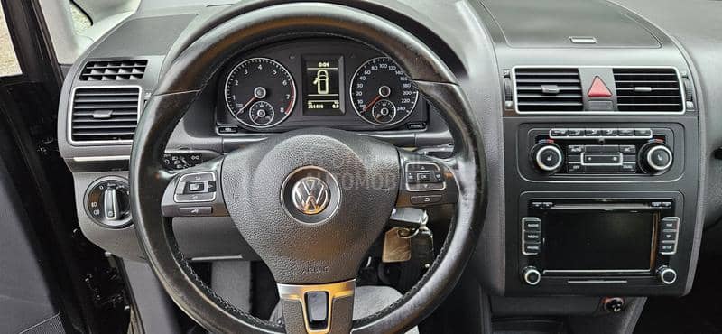 Volkswagen Touran 1,4 TSI HIGHLINE Volkswagen Touran 1,4 TSI HIGHLINE