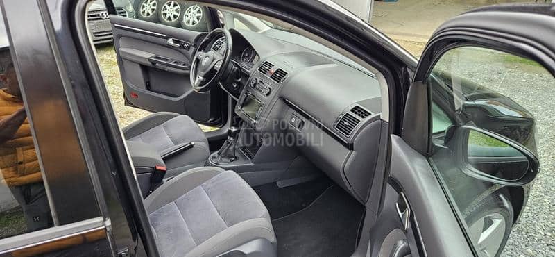 Volkswagen Touran 1,4 TSI HIGHLINE Volkswagen Touran 1,4 TSI HIGHLINE