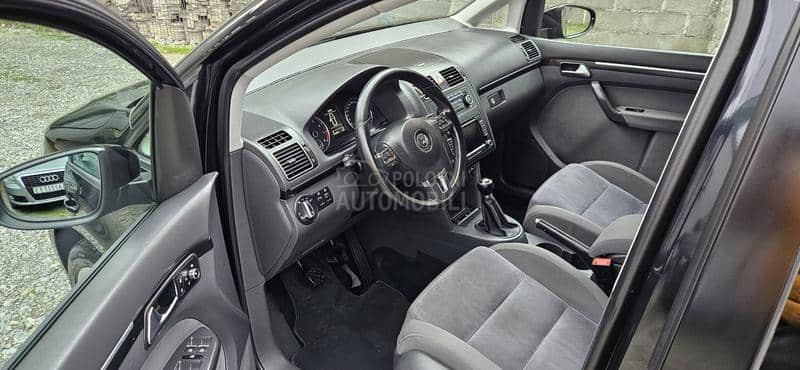 Volkswagen Touran 1,4 TSI HIGHLINE Volkswagen Touran 1,4 TSI HIGHLINE