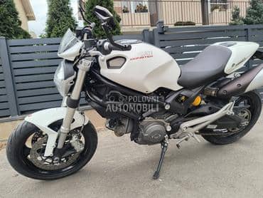 Ducati Monster 696