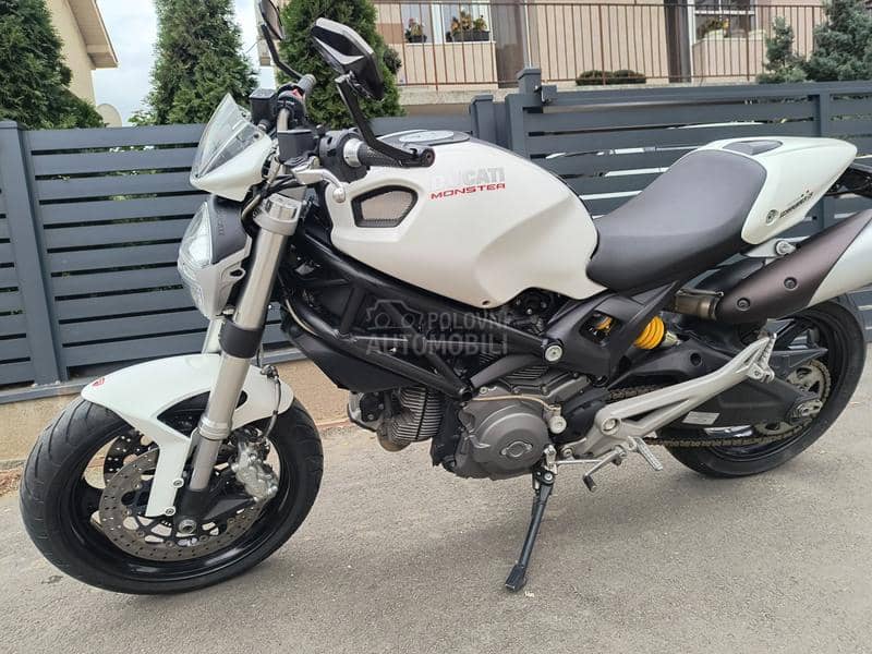 Ducati Monster 696