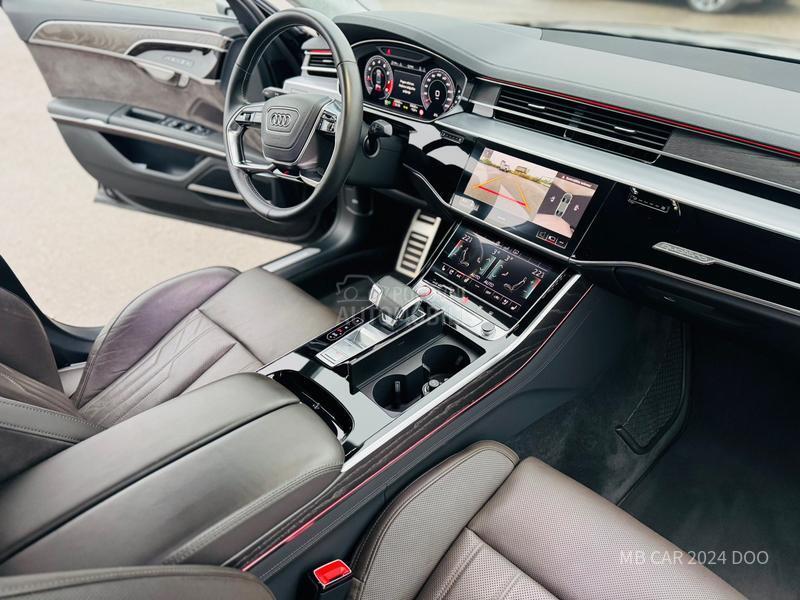 Audi S8 