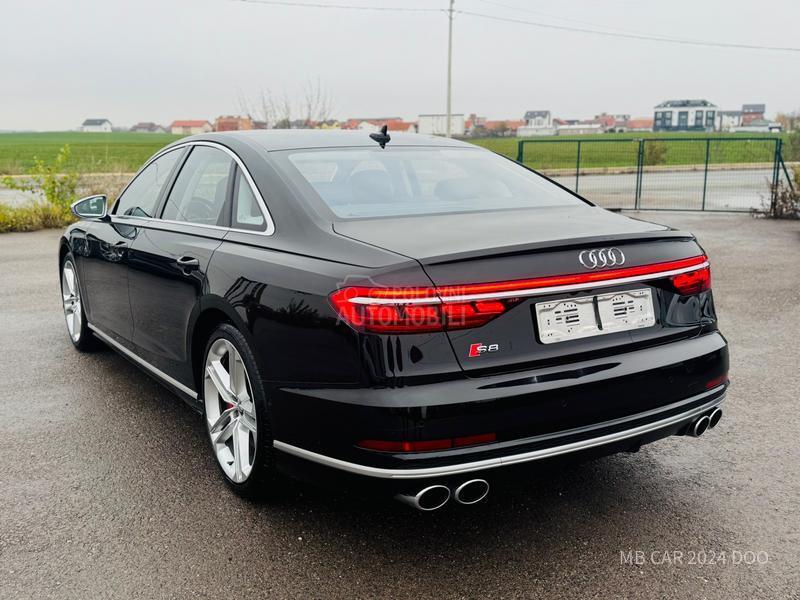 Audi S8 