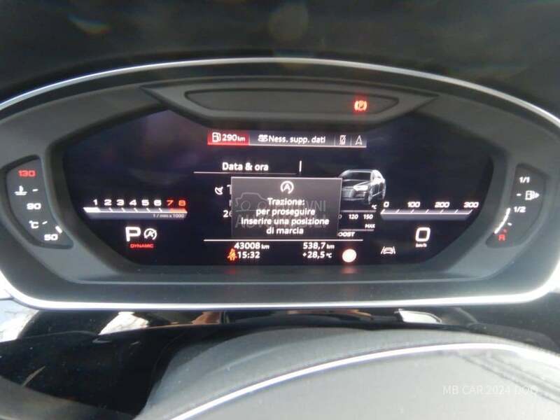Audi S8 