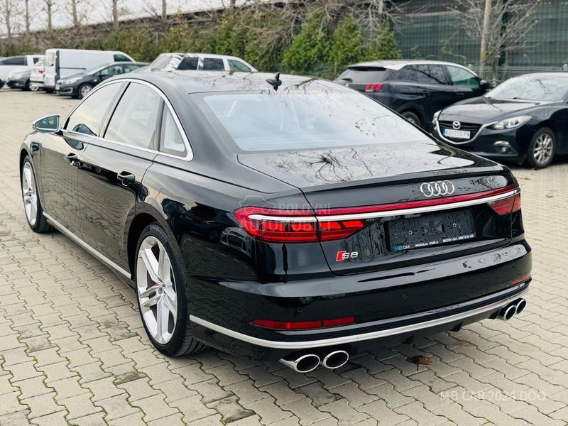 Audi S8 