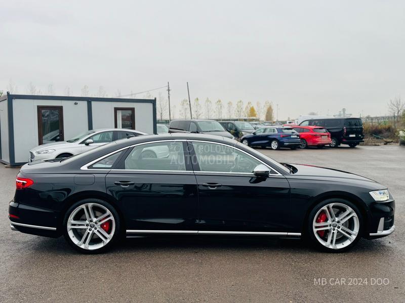 Audi S8 