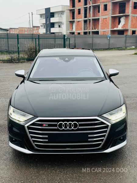 Audi S8 