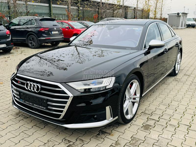 Audi S8 