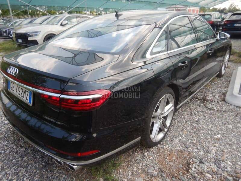 Audi S8 