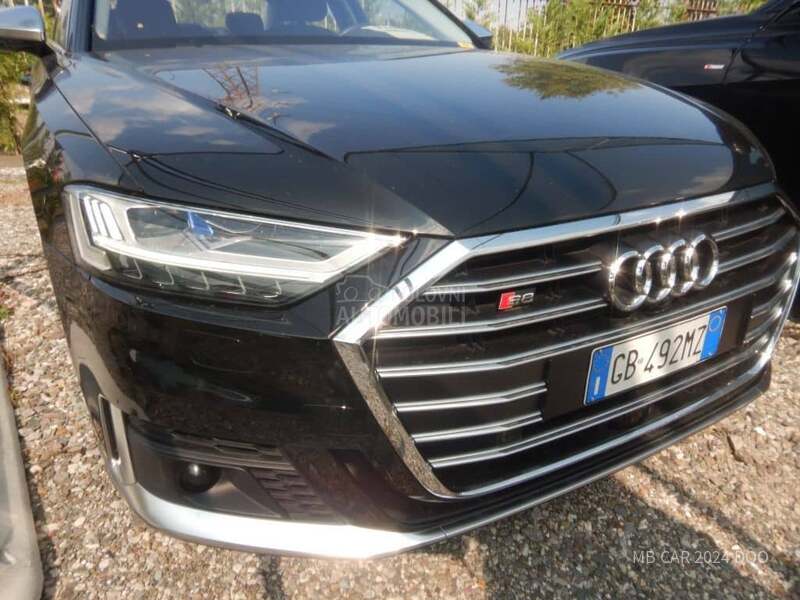 Audi S8 