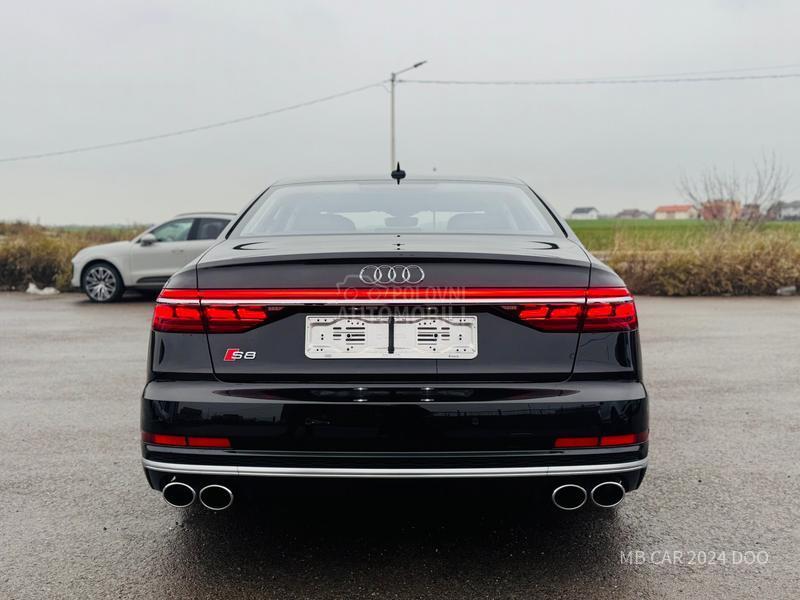 Audi S8 
