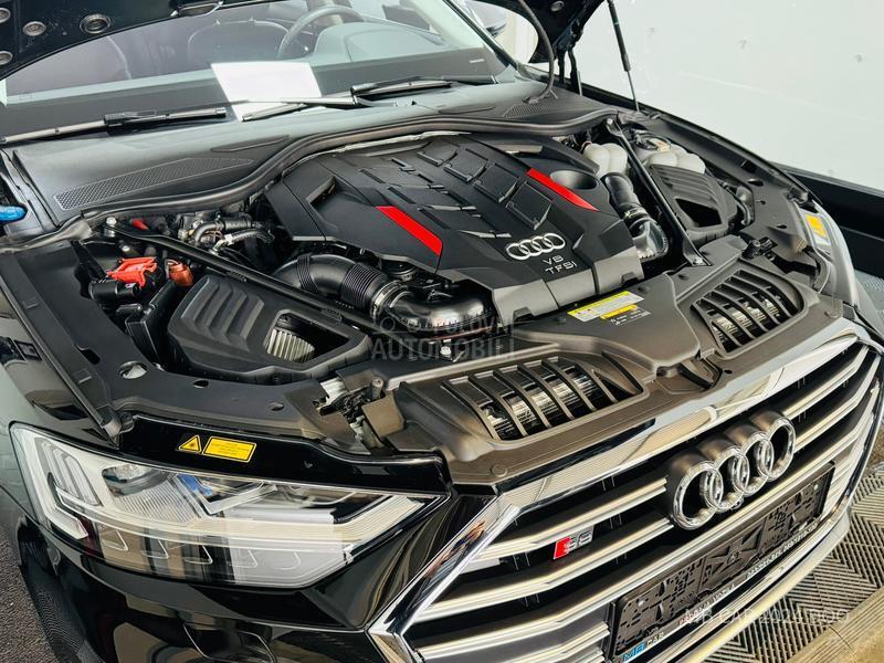 Audi S8 