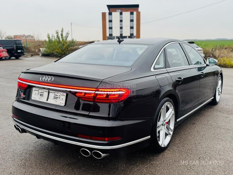 Audi S8 