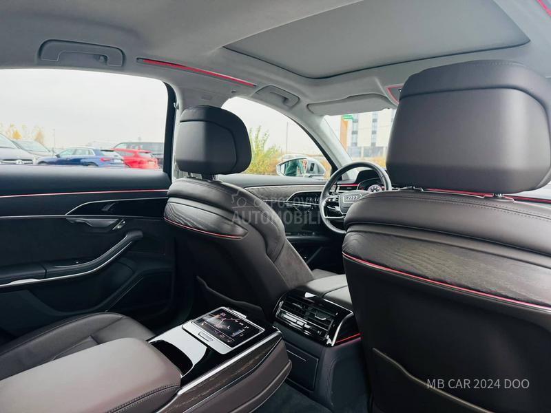 Audi S8 