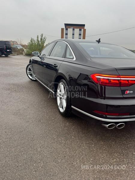 Audi S8 