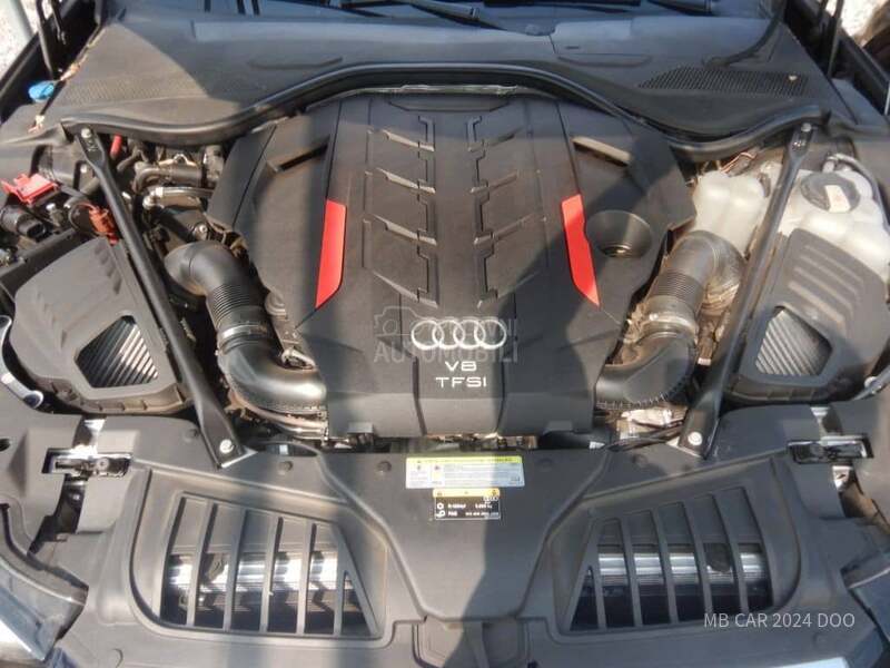 Audi S8 