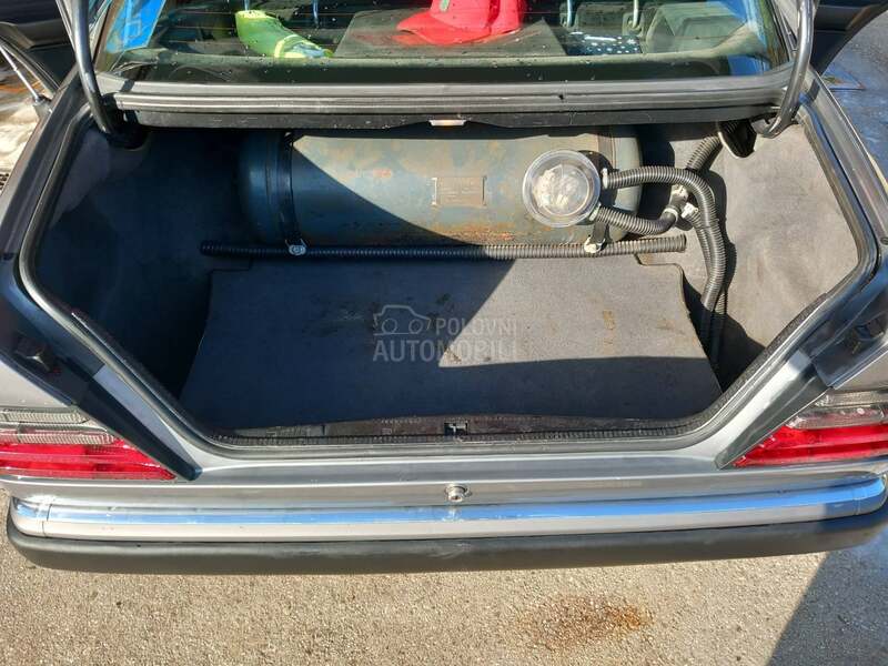 Mercedes Benz E 124 200E