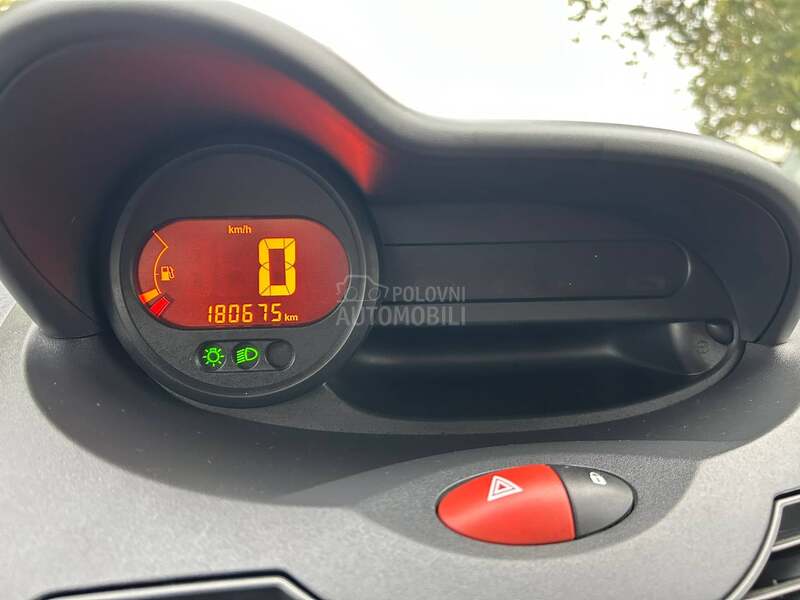 Renault Twingo 1.2 16v B E N Z I N