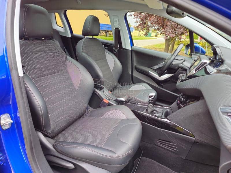 Peugeot 2008 1.2 BEN ALLURE Peugeot 2008 1.2 BEN ALLURE