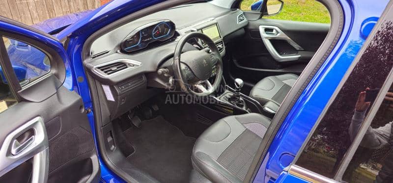 Peugeot 2008 1.2 BEN ALLURE Peugeot 2008 1.2 BEN ALLURE