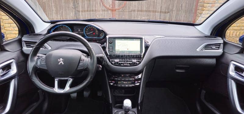 Peugeot 2008 1.2 BEN ALLURE Peugeot 2008 1.2 BEN ALLURE