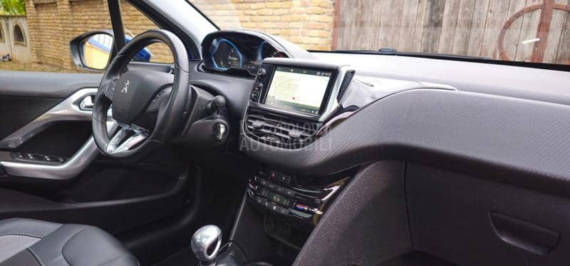 Peugeot 2008 1.2 BEN ALLURE Peugeot 2008 1.2 BEN ALLURE