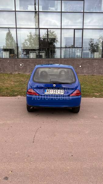 Lancia Ypsilon Elefantino blu