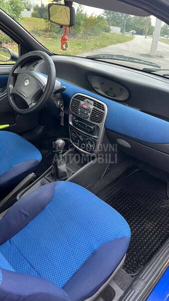 Lancia Ypsilon Elefantino blu