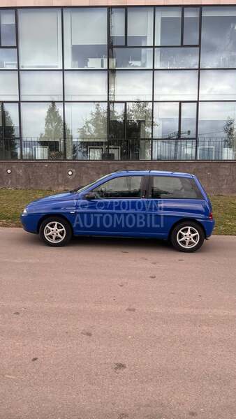 Lancia Ypsilon Elefantino blu