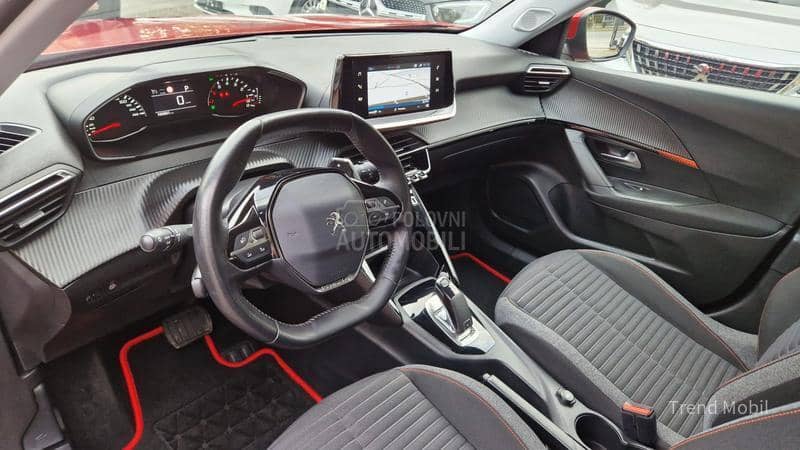 Peugeot 2008 1.2 buss avtomatic