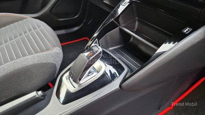 Peugeot 2008 1.2 buss avtomatic