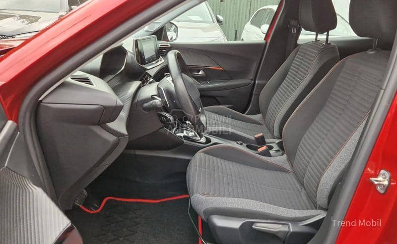 Peugeot 2008 1.2 buss avtomatic