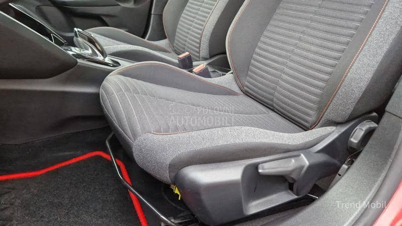 Peugeot 2008 1.2 buss avtomatic