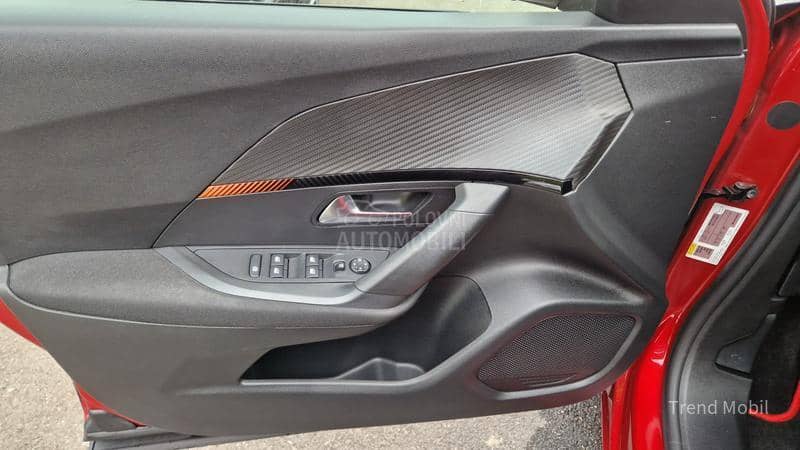 Peugeot 2008 1.2 buss avtomatic