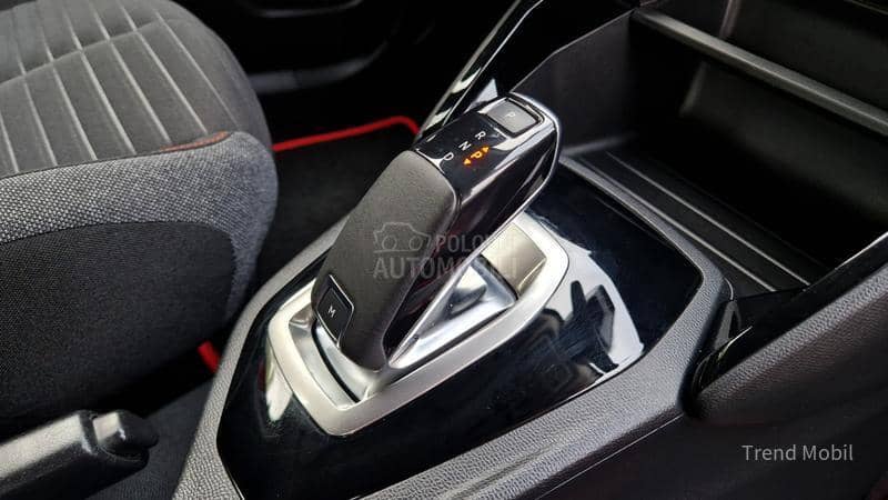 Peugeot 2008 1.2 buss avtomatic