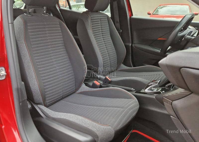 Peugeot 2008 1.2 buss avtomatic