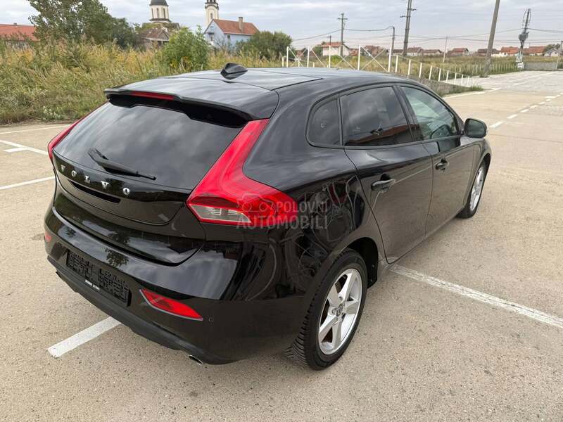 Volvo V40 2.0D4/PAN0RAMA/FUL