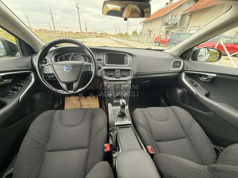 Volvo V40 2.0D4/PAN0RAMA/FUL
