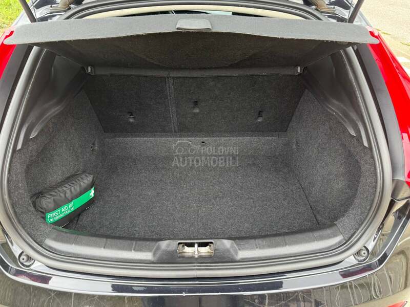 Volvo V40 2.0D4/PAN0RAMA/FUL