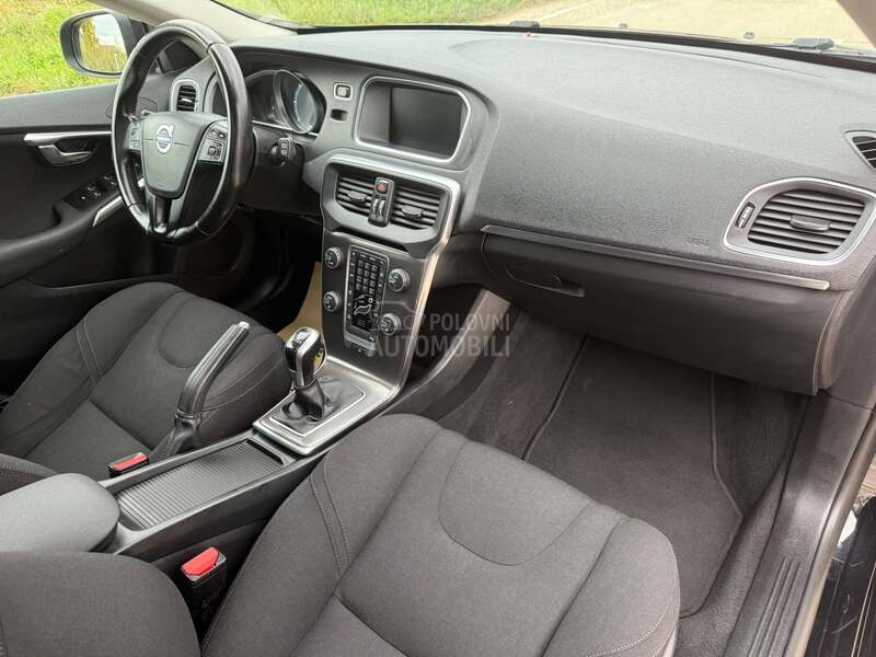 Volvo V40 2.0D4/PAN0RAMA/FUL