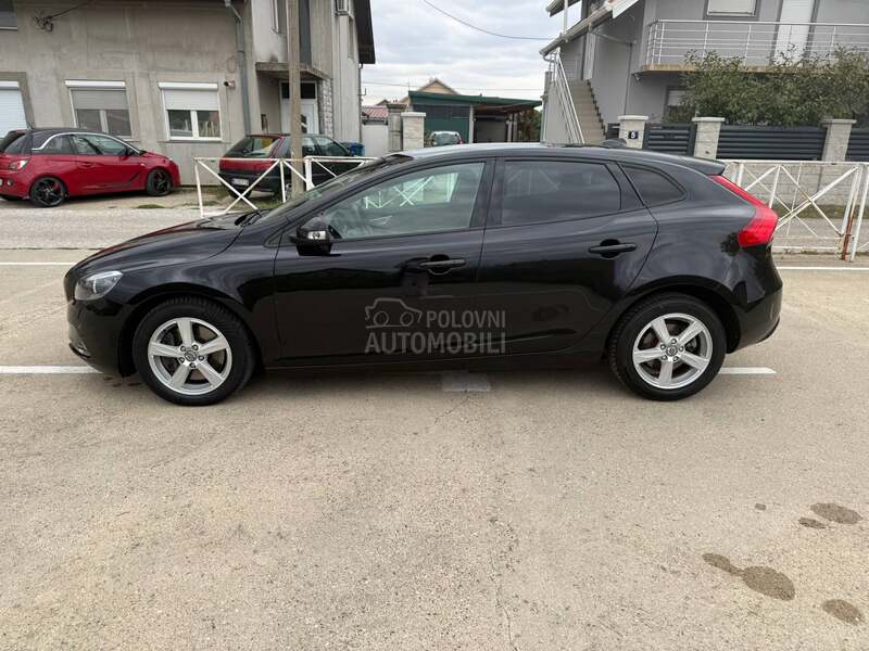 Volvo V40 2.0D4/PAN0RAMA/FUL
