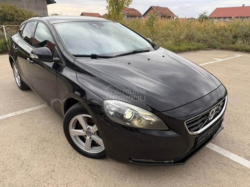 Volvo V40 2.0D4/PAN0RAMA/FUL