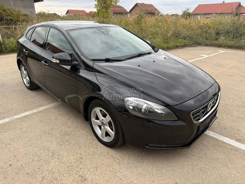 Volvo V40 2.0D4/PAN0RAMA/FUL