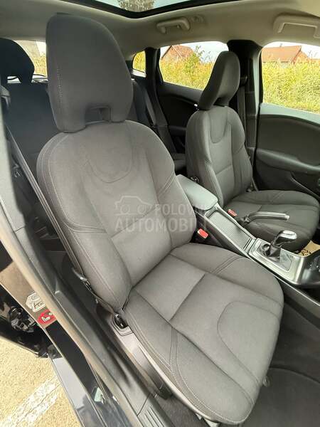 Volvo V40 2.0D4/PAN0RAMA/FUL