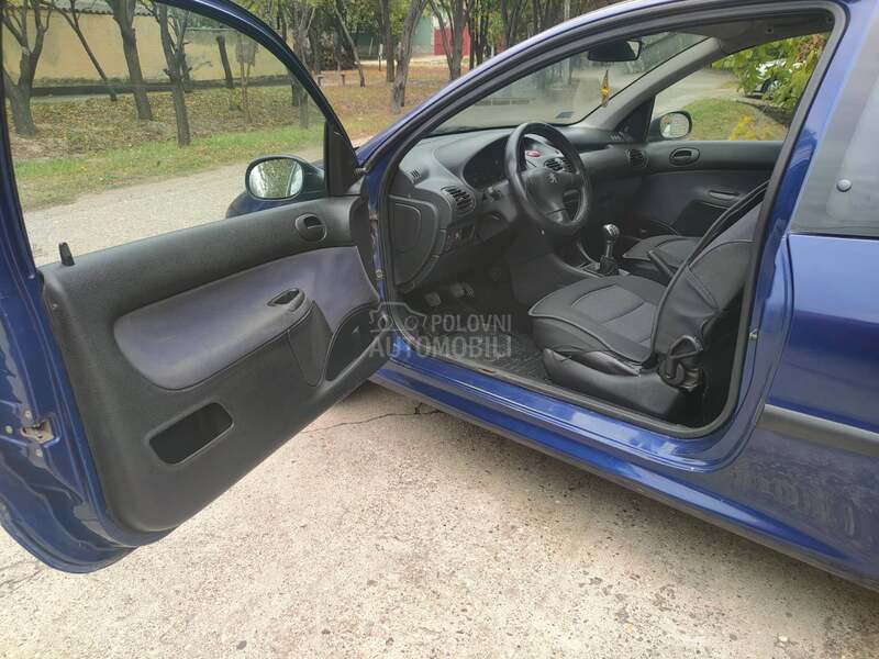 Peugeot 206 1.1
