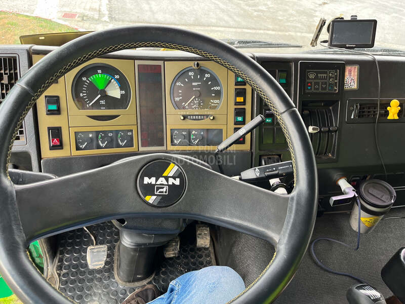 MAN LA 32 402