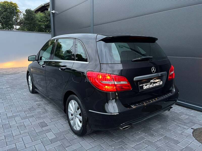 Mercedes Benz B 180 KOŽA/FUL/NAV