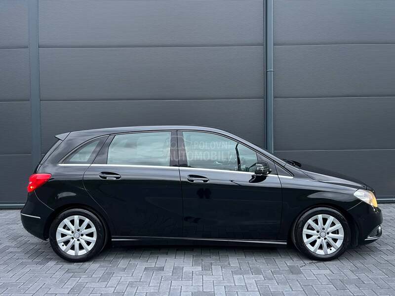 Mercedes Benz B 180 KOŽA/FUL/NAV
