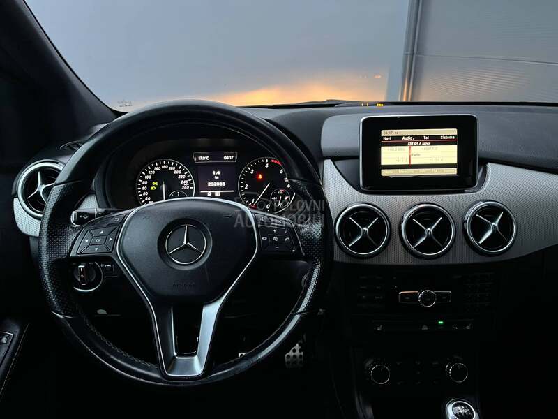 Mercedes Benz B 180 KOŽA/FUL/NAV