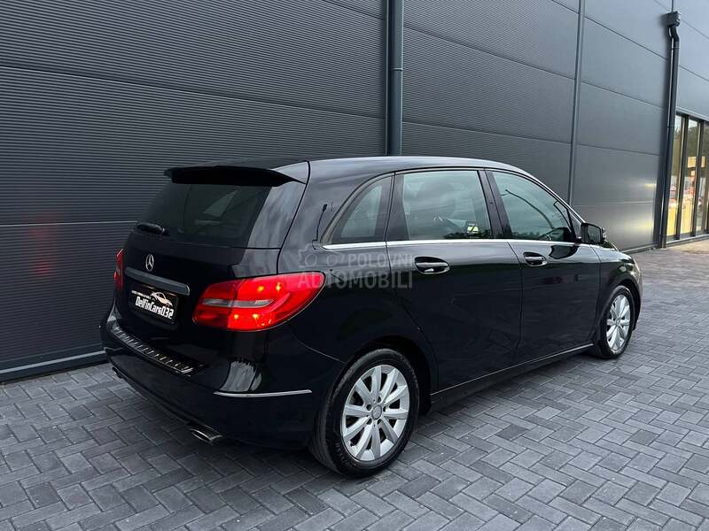 Mercedes Benz B 180 KOŽA/FUL/NAV